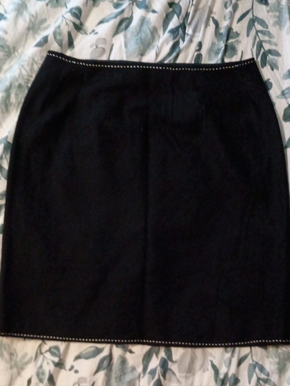 Classic Black Women's Pencil Skirt with Contrast Stitching